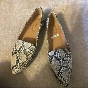 Snake skin pointy toe loafers